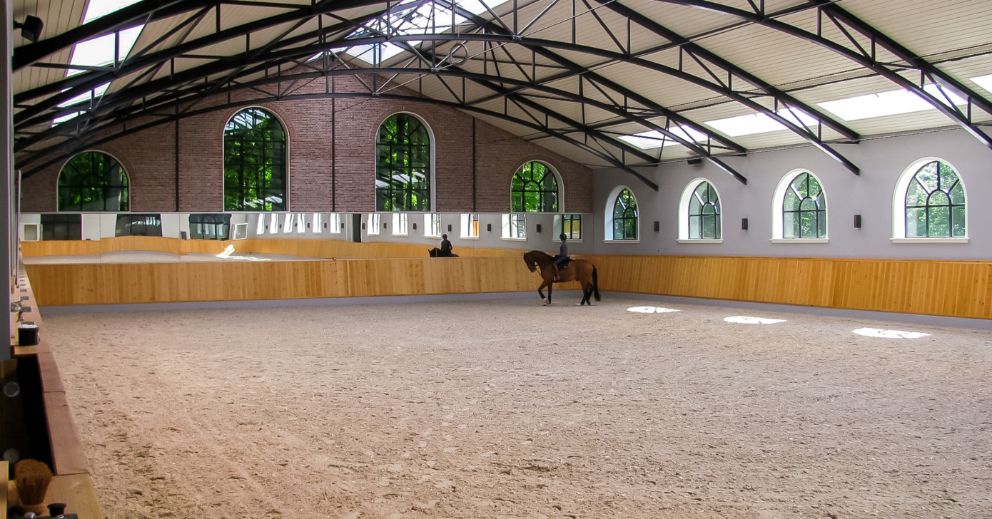 Glock Horse Performance Center Oosterbeek, paardrijhal.
