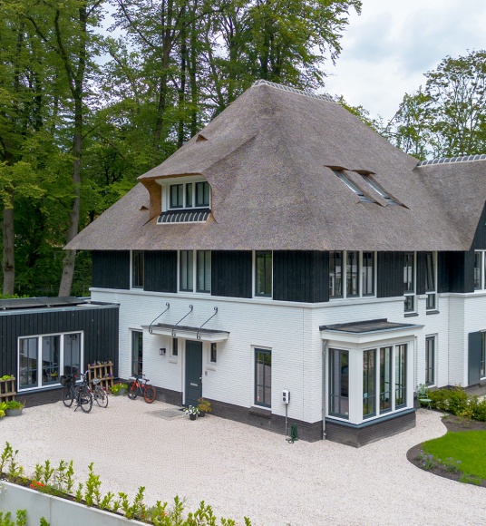 Nieuwbouw villawoningen in Hilversum - Rieten dak - TEAMWBC