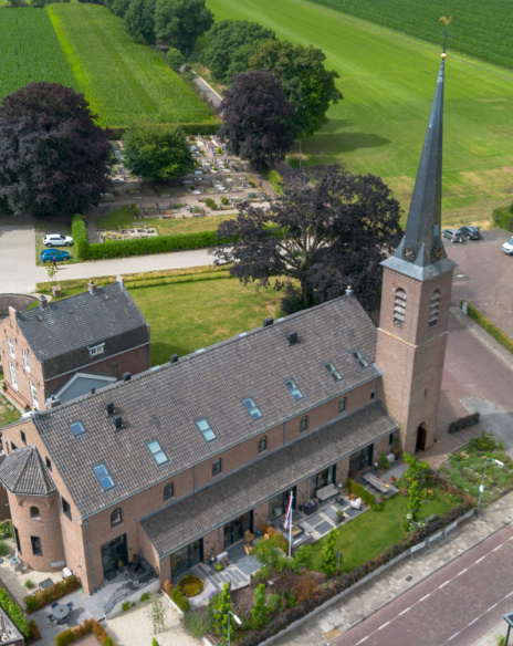 Dronebeeld Sint-Antonius van Paduakerk Vragender, getransformeerd door TEAMWBC